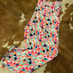 Geometric cropped leggings size large